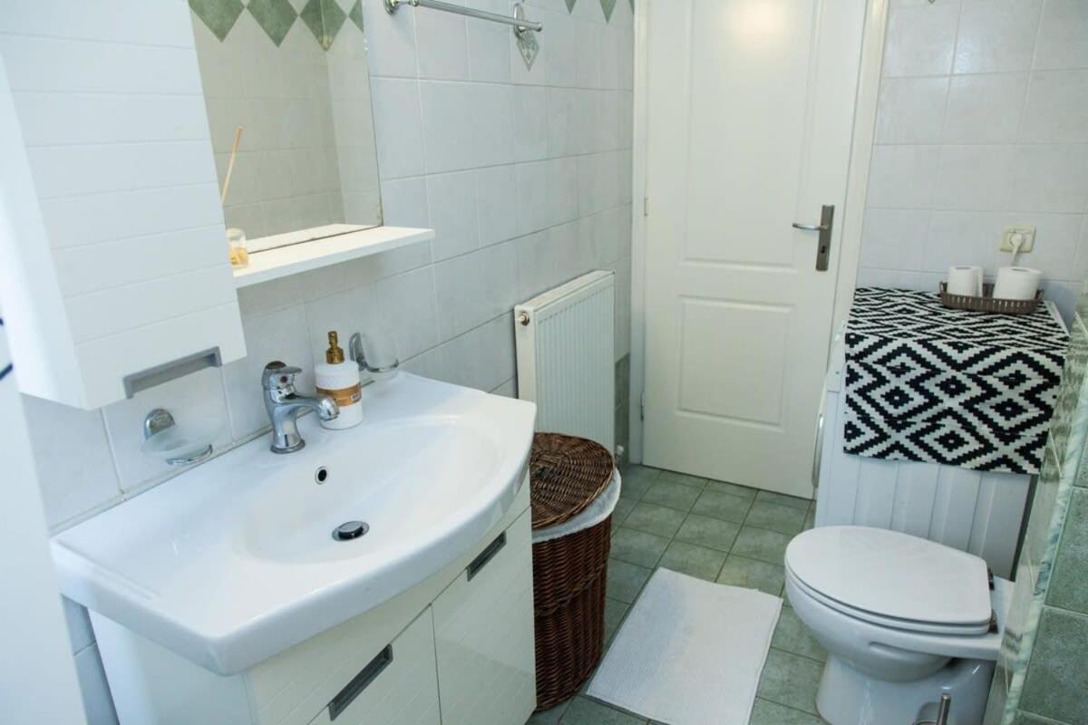 Lovely Apt In Peristeri 아테네 외부 사진