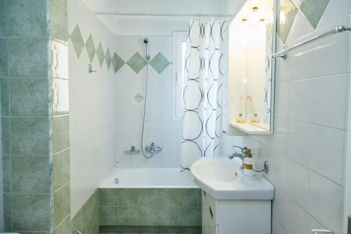 Lovely Apt In Peristeri 아테네 외부 사진