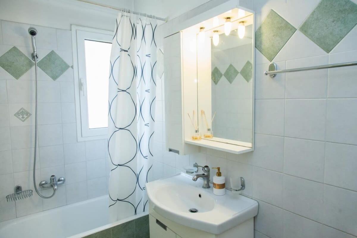 Lovely Apt In Peristeri 아테네 외부 사진