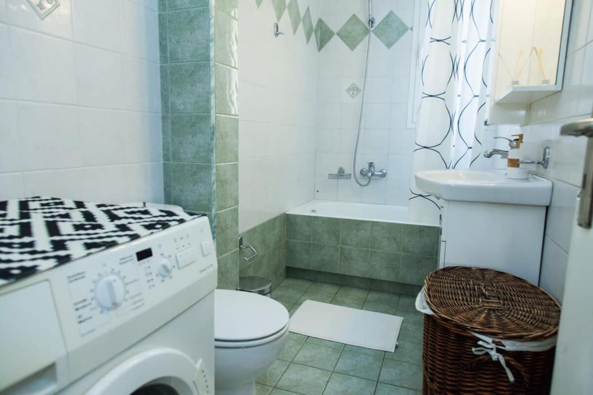 Lovely Apt In Peristeri 아테네 외부 사진